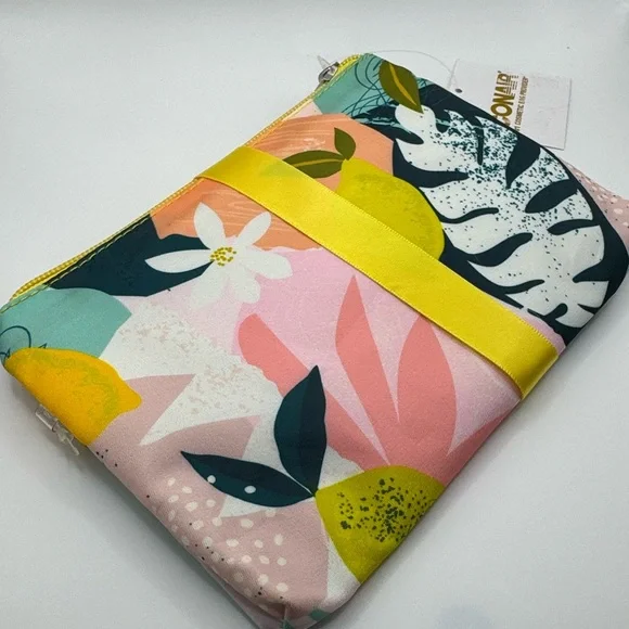 Conair Cosmetic Bag 2-Piece Set Tropical Lemon - Picture 2 of 2